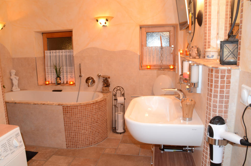 Suite Sinja Erlebnisferienwohnung Hausham Room photo